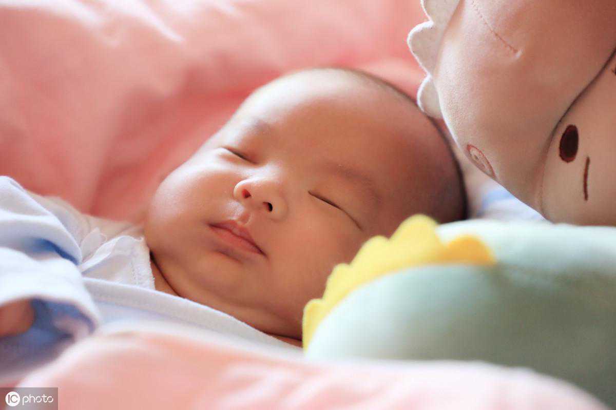 宝宝出生时有这几个特征，暗示在子宫里发育很好，你家中了几个？