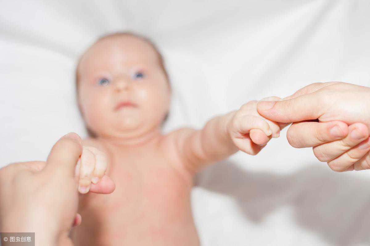 宝宝出生时有这几个特征，暗示在子宫里发育很好，你家中了几个？